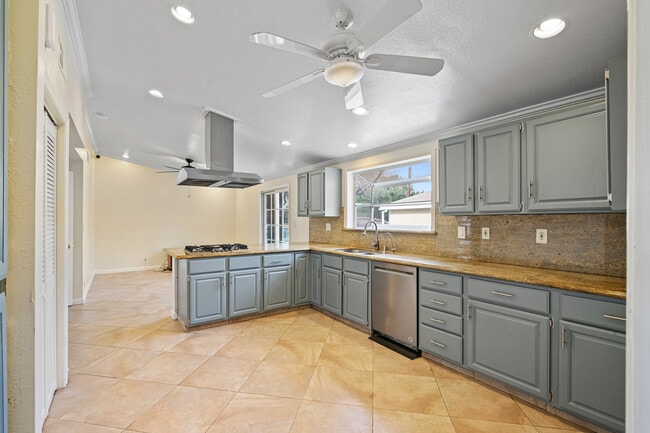 Kitchen - 22321 Hartland St