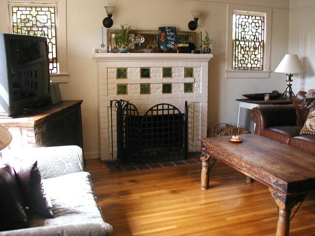 Photo - 2821 Broadway