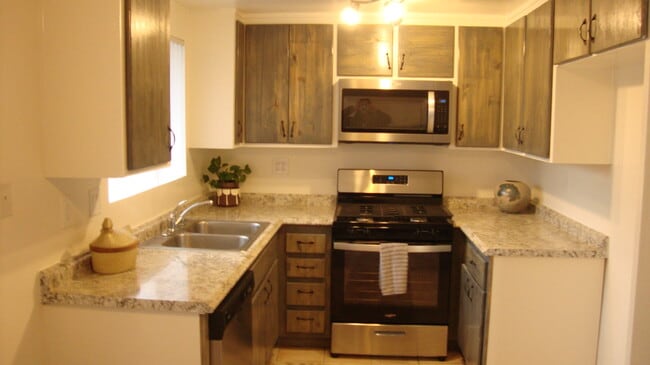 Building Photo - 266 S Santa Fe Ave Unit 266