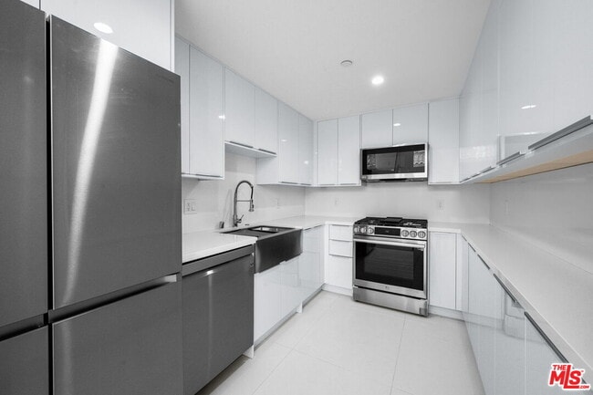 Photo - 621 Kings Rd Unit 1