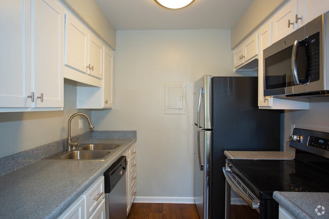 St. Charles Oaks Apartments - St. Charles Oaks Apartments