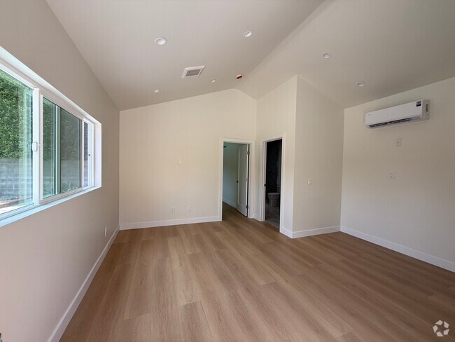 Building Photo - 4931 Placidia Ave Unit 4933 Rental