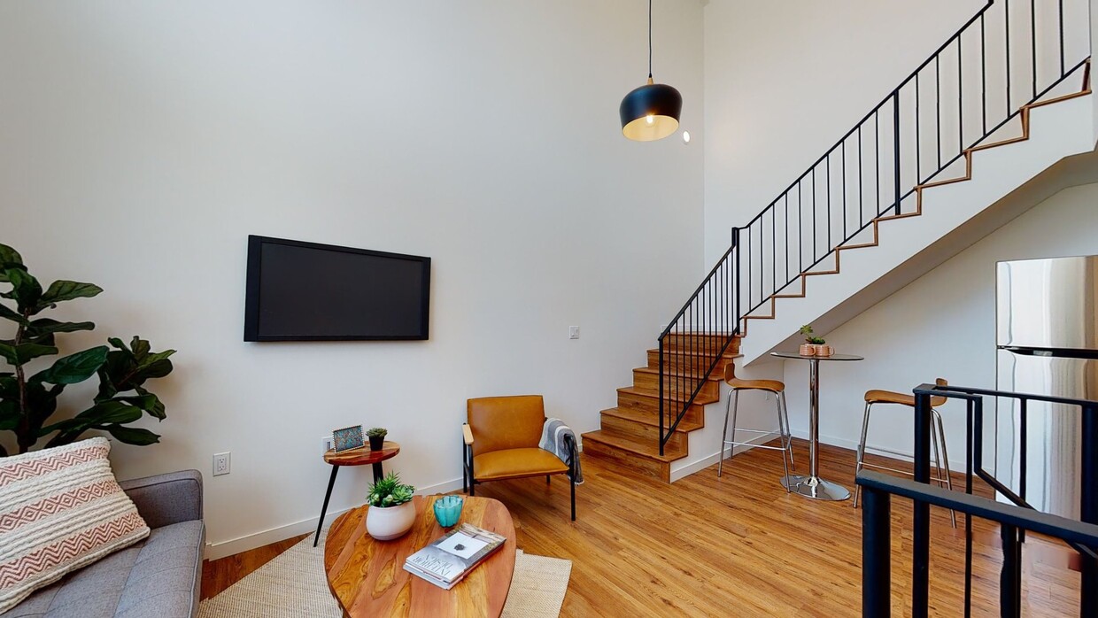 3D Tour - 527 S Wilton Pl Apartments