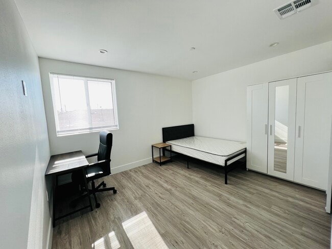 Photo - 1297 W 36th St- Housing near USC