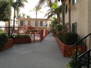 Courtyard - 14102 Lemoli Ave