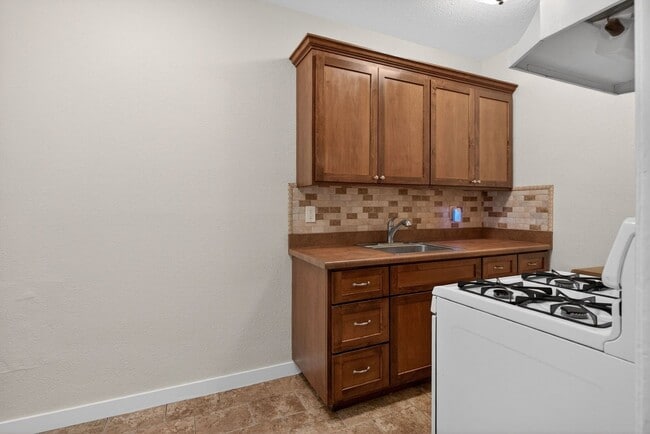 Photo - 1324 N Peterson Ave Unit 07