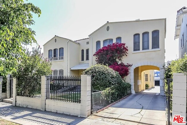 Building Photo - 109 S Berendo St Unit 3 Rental