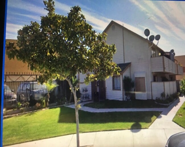 Building Photo - 2600 W Porter Ave Unit A