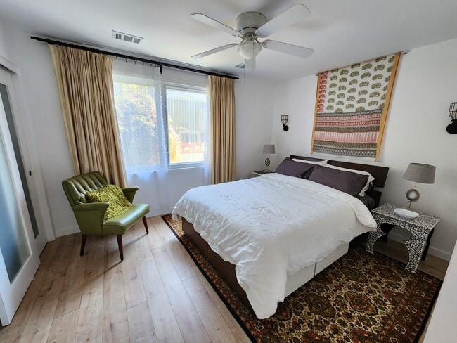 Photo - 2053 W 31st St