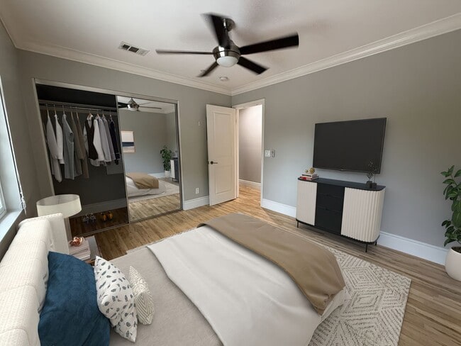 Photo - MOVE IN READY 2/2 with 2 Assigned Parking!... Unit 4