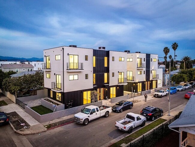 Photo - 2332 Carmona Ave Apartments