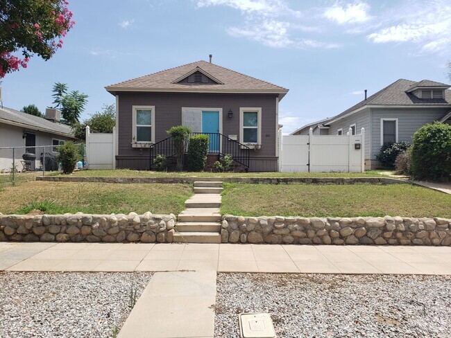 Building Photo - col810 Unit 1 Rental