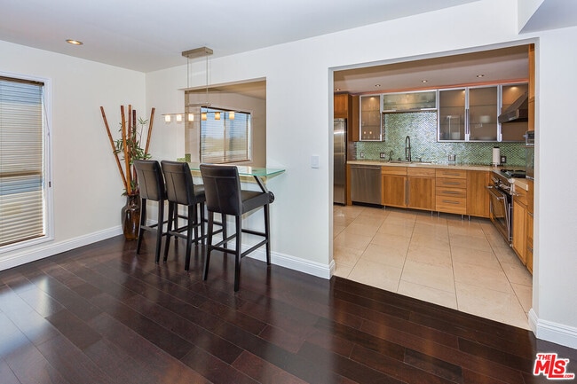 Photo - 1037 N Vista St Unit 301