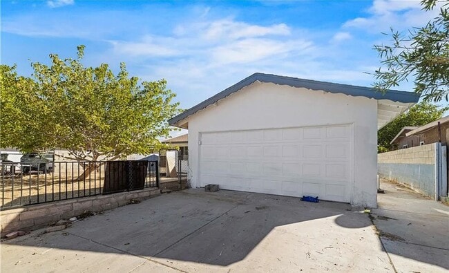 Photo - 38466 Sumac Ave House