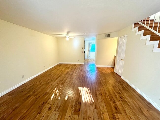 Photo - 12251 Moorpark St Unit 106