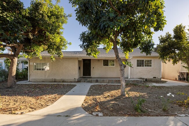 Photo - 16938 Hartland St House