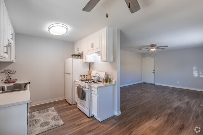 2BR, 2BA - 865SF - La Privada Valle Poway