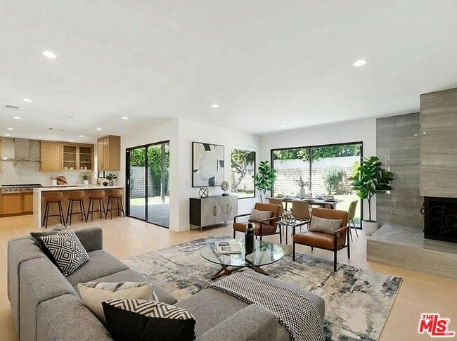 Photo - 4933 Collett Ave