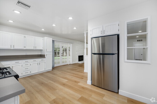 3BR, 2BA - 1,352SF - Kitchen - 17178 McKeever St