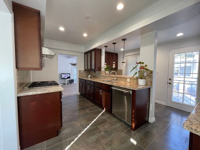 Photo - 1055 Winston Ave