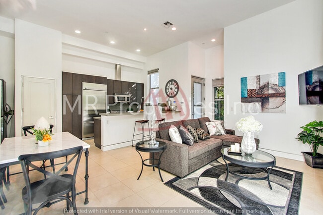 Photo - Beautiful Studio near Melrose - This is the Place to be. Unit 1