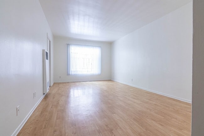 Photo - 729 Gayley Ave Unit Apt 102