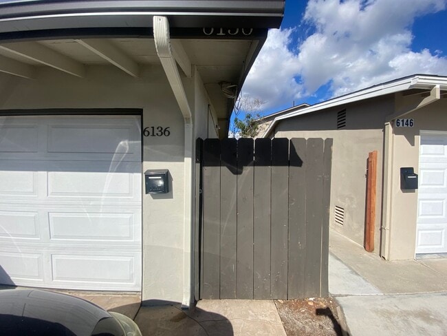 One Story 4BD/2BA w/ Private Yard!! - One Story 4BD/2BA w/ Private Yard!! Townhome