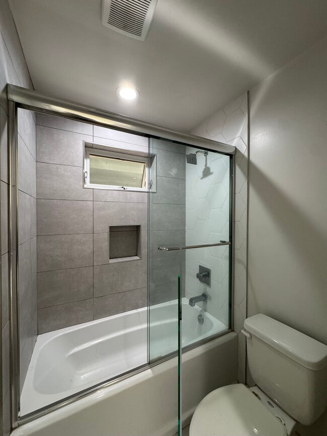 Photo - 5124 Denny Ave