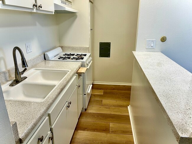 Photo - 14033 Burbank Blvd