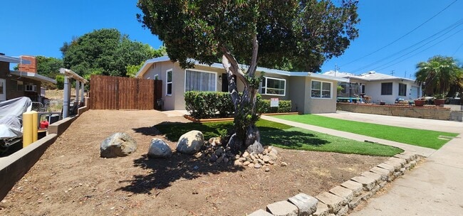 Building Photo - $500 Move in Special!! Spacious 3bdr house near College Grove!