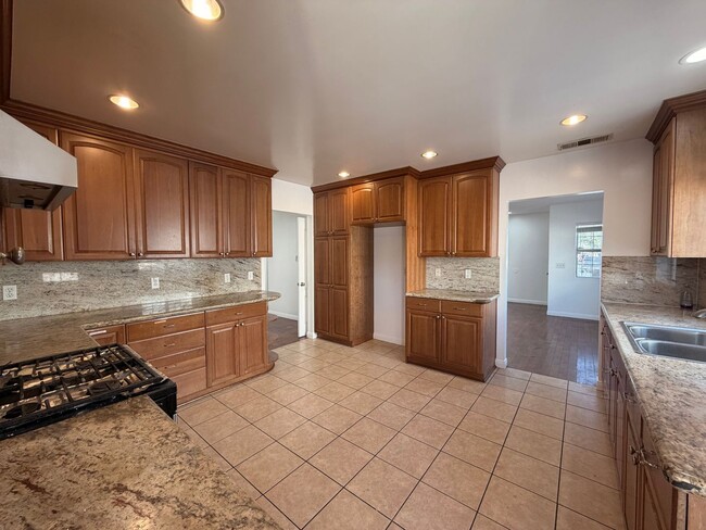 Photo - 3bed / 2 bath House for Rent in Monterey Park!