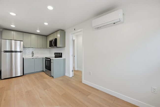 Photo - 2735 Broadway-5 Unit 5