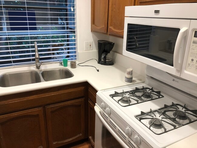 Photo - 4732 Lakeview Ave Unit 1