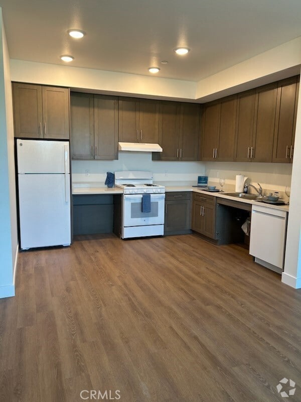 Building Photo - 4933 N River Rd Rental