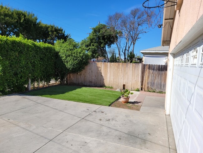 Photo - 10320 S Grevillea Ave House