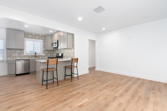 Photo - 2934 Somerset Dr Unit Half