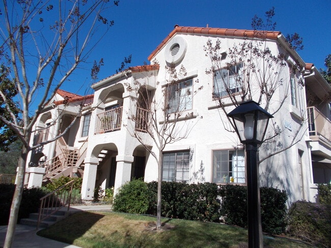 Building Photo - Terrific 2Br/2Ba upper Condo in StoneyBrook