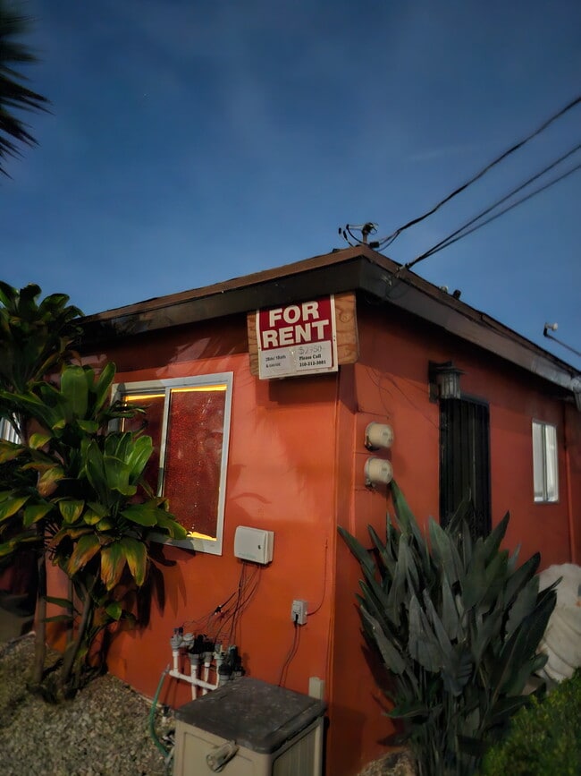 Building Photo - 14925 Larch Ave Unit 14923