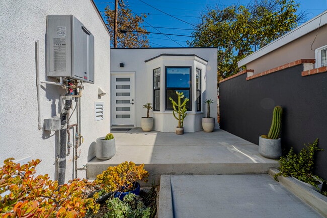 Photo - 1974 Comstock Ave Unit A