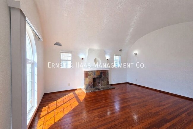 Photo - 5426 Lewis Ave