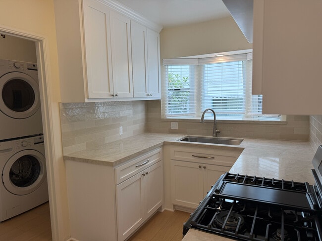 Building Photo - 617 W Glenoaks Blvd Unit 617