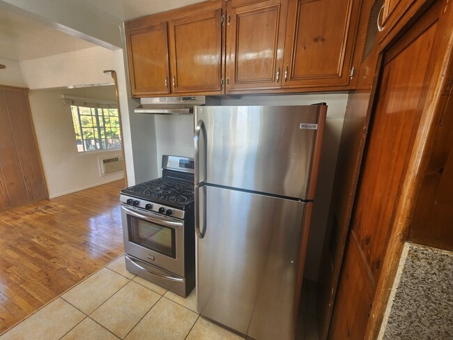 Building Photo - 14227 Moorpark St Unit 14229 Rental