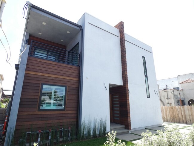 Building Photo - 5346 Lexington Ave Unit 5346