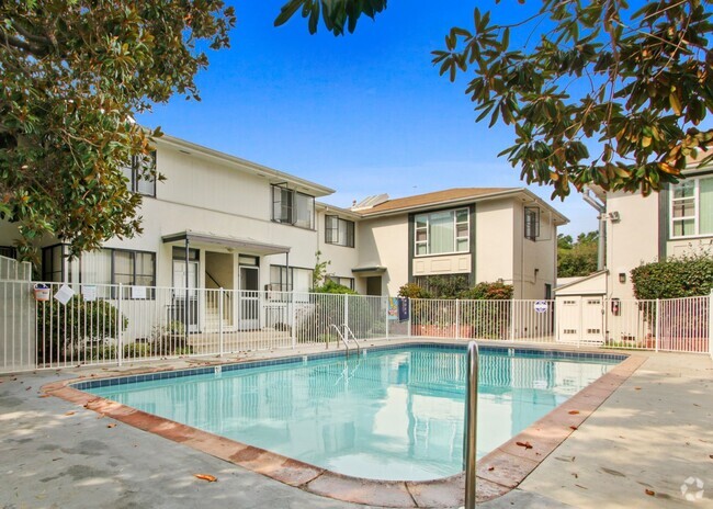 Building Photo - 3144-3152 S Barrington Ave Unit 3144D Rental