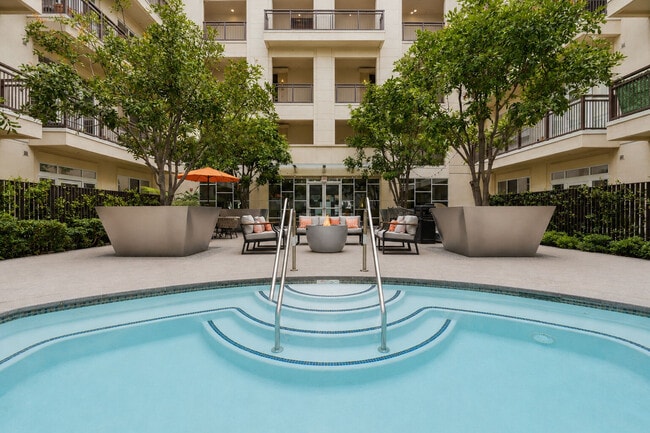 Building Photo - Broadstone Miracle Mile