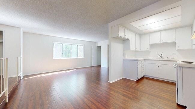 Photo - 2940 W 235th St