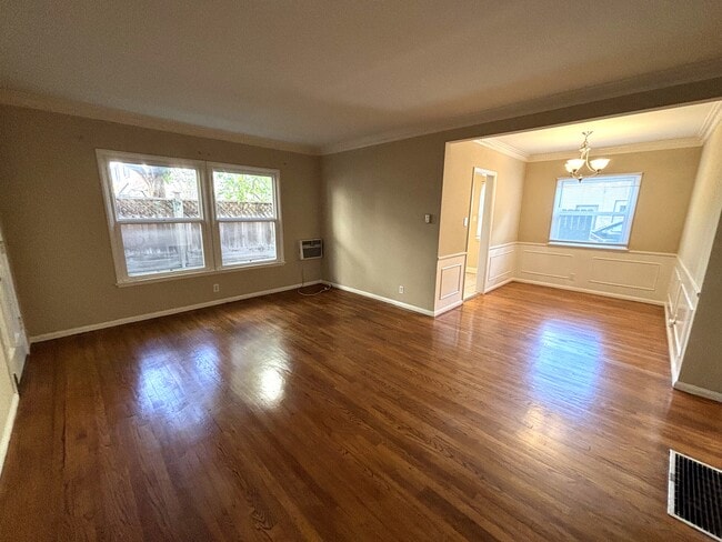 Photo - 10620 Holman Ave