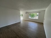 Photo - 445 E Magnolia Blvd