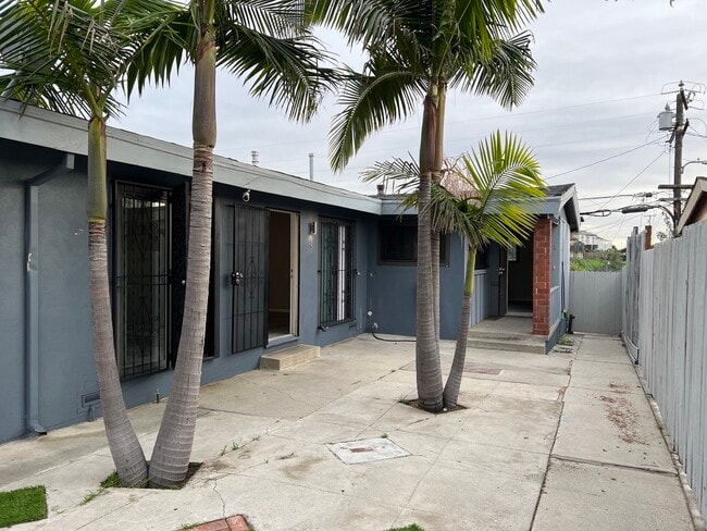 Entrance to Paradise - 2916 W Century Blvd Unit 02