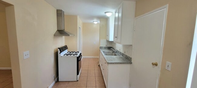 Photo - 1717 Alhambra Ave Unit B